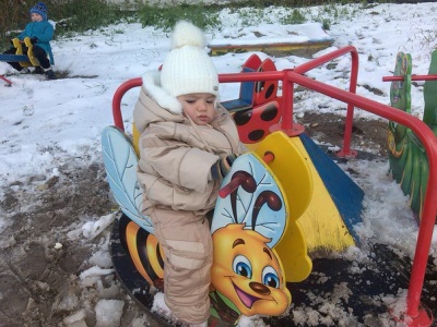 "Мы, к сожалению, не успели застать ярких красок осени :( Только с отпуска приехали, и снег выпал, такая вот осень на севере!"
Участники №4
Ярослав и Маргарита Васневы